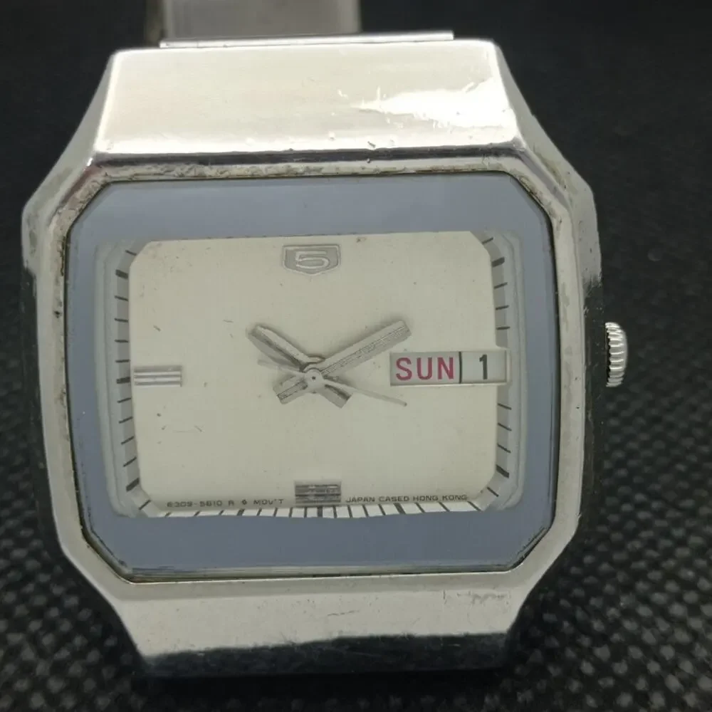 Vintage 1980 Seiko Automatic Mens Silver Watch W/daydate & White accents